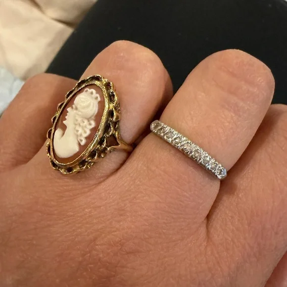 Vintage 14k white gold and diamond wedding band/ring - Picture 4 of 6